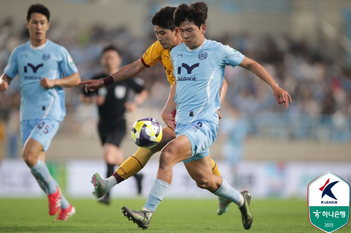 Soccer's big slope announcement! National University defender Hwang Jae-won is interested in Serie A teams that have been promoted to the first division in 34 years after the possibility of advancing to Serie A for the fourth time in history