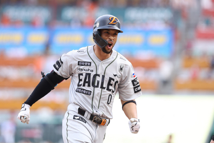 Three-point bam! Hanwha's new foreign Liberato tastes like his first home run in 5G...The opponent is ERA No. 1 Anderson 