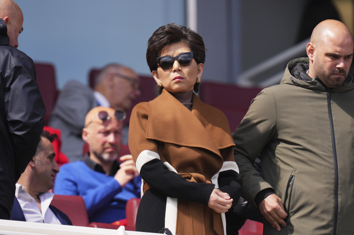 Will the Korean-American 女 soccer godmother take charge of Lyon in the second division…L'Equipe's likely successor as chairman