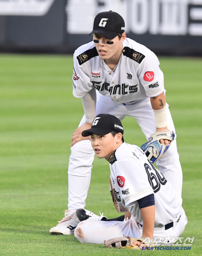 Ak! Lotte's 60% hitter, limp and replacement → How come you hit multi-hit in your first start? → It was just a cramp