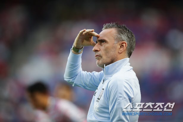 Bento, the longest-serving head coach ever in South Korea, is the final candidate for the worst crisis head coach in rumors of shock and fear going to China