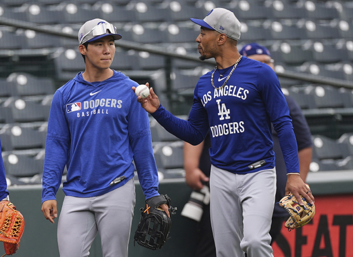  Hyesung, light up the 2nd base! batting average of 0.372 LAD Kim Hye-sung played in 5 games, starting No. 8 second baseman against Kansas City