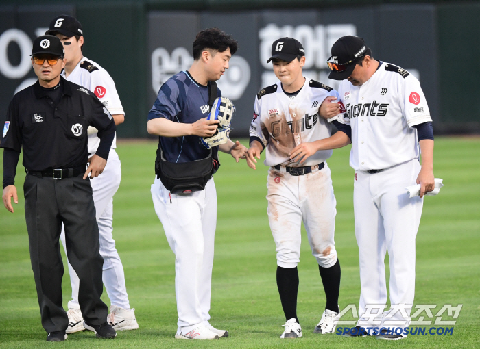 Heart throbbing! Are you going to get hurt again? Fire hitter Park Chan-hyung is out for emergency replacement due to injury during defense in the seventh inning of his first start (Busan site)