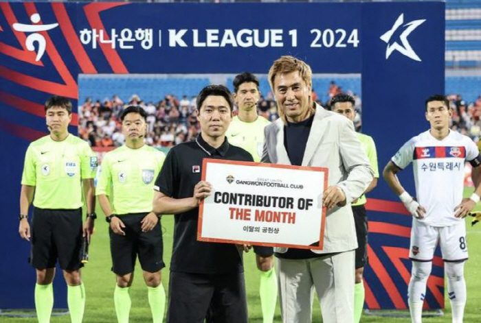 I have something to tell you.I'd like to thank Team A manager Kim Chanwoo, who's leaving today Director Gangwon Jung Kyung-ho of the original team, who remembered the hard work of the team X the dedication of the front desk for two consecutive wins against Suep