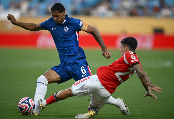 Is this soccer? Lightning suspension extended match The coach's sigh after five hours of play, dark cloud over the prospects of the North-China World Cup that does not go away