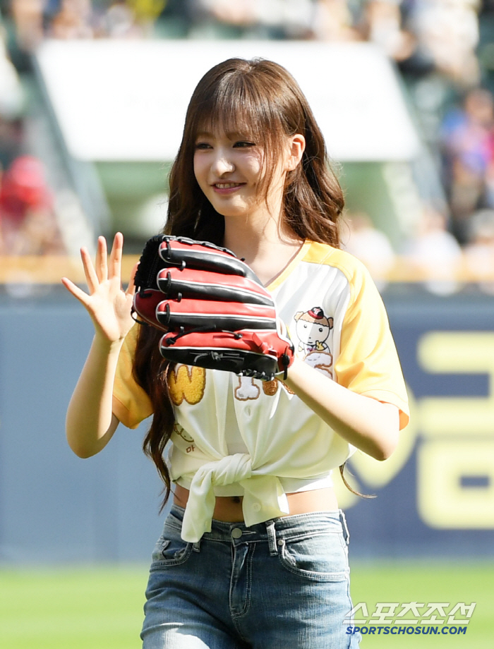 IVE Leeds. Today, even the victory fairy  shaved ice eating show, a fun outing to the ballpark