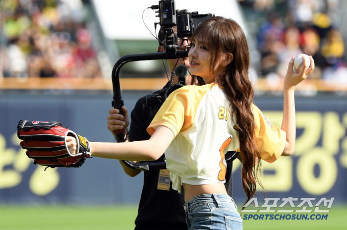 IVE Leeds. Today, even the victory fairy  shaved ice eating show, a fun outing to the ballpark