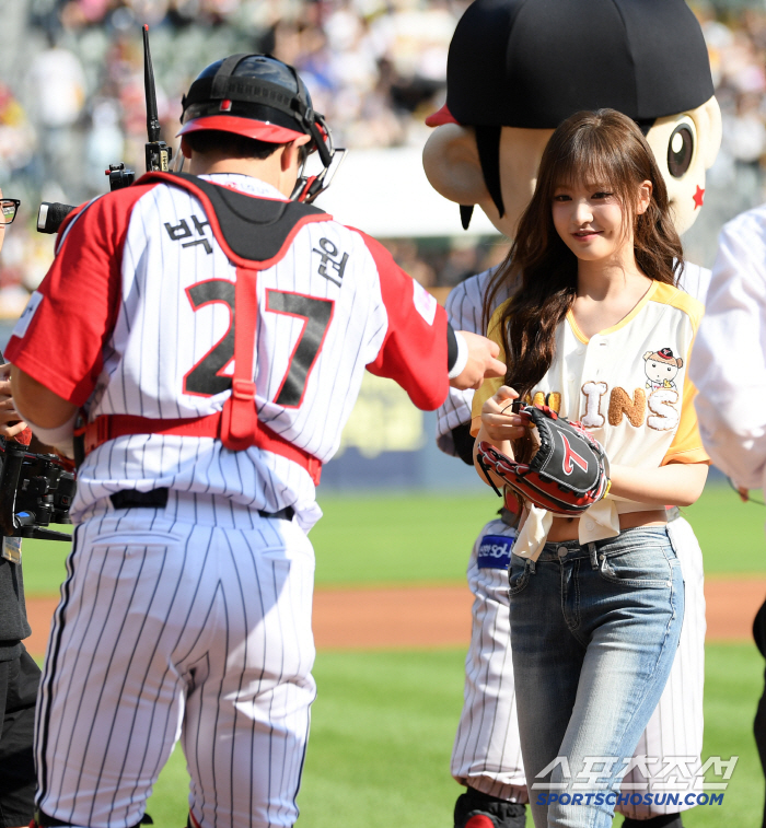 IVE Leeds. Today, even the victory fairy  shaved ice eating show, a fun outing to the ballpark
