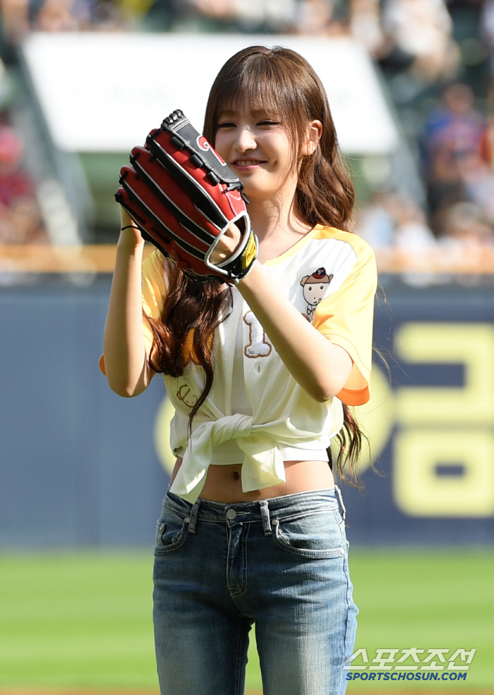 IVE Leeds. Today, even the victory fairy  shaved ice eating show, a fun outing to the ballpark