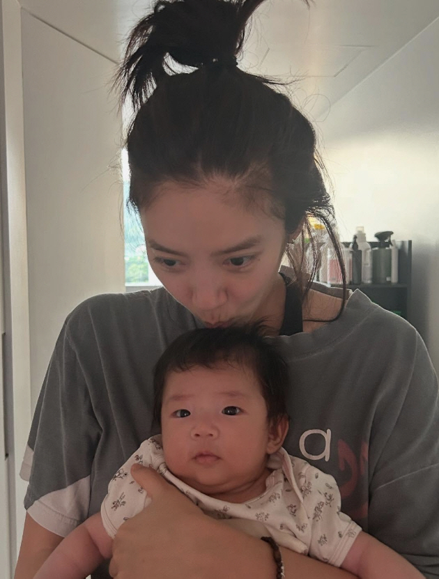 Lee Gyu-hyuk ♥ Son Dam-bi, nose bridge → Mouth plate daughter surprised me, I look like I was eight months old