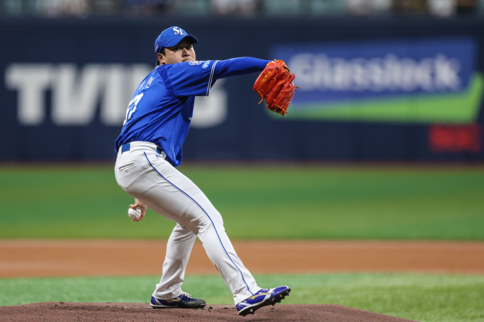 Oh! Even Lee Seunghyun... Shaking to the fiery Kiwoom lineup, 3 runs in 1.1 innings → Replaced by Yang Chang-seop (Goguk site)
