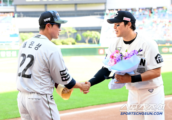  Chae Eun-sung celebrates 200 home runs on Han Yu-sum