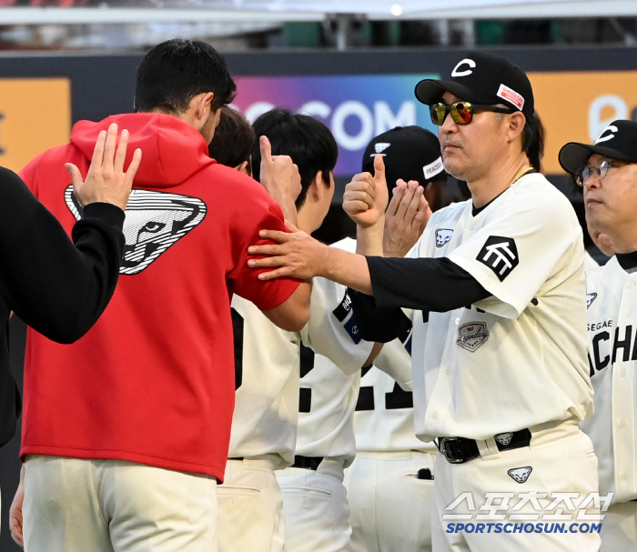  Director Lee Sung-yong won with white pitching