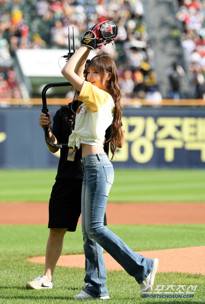  The Essence of Eevelyse's First Pitch