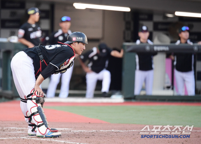  Kang Hyunwoo's bad pitch to lose extra points