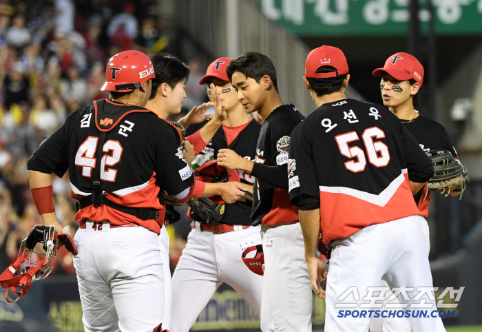  KIA wins 12-2