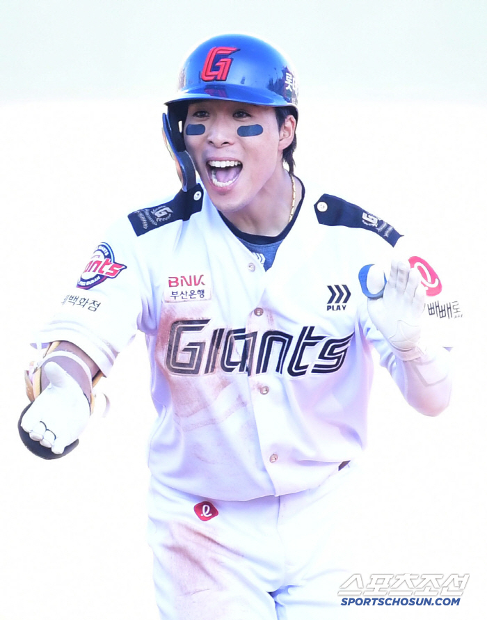  Kim Donghyuk's two-run timely hit that turns the game around again