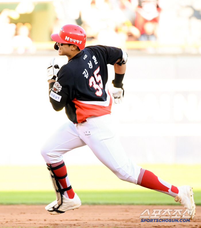  Kim Seokhwan tries a triple