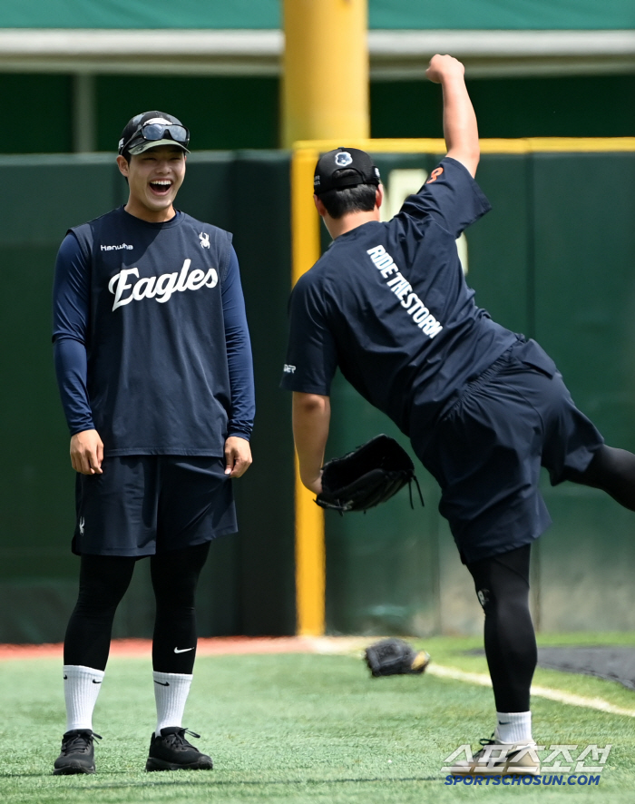  Moon Dong-ju, who smiles at Noh Si-hwan, copies of the pitching form are perfect