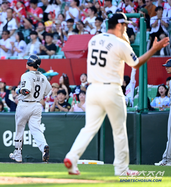  Noh Sihwan, a double play