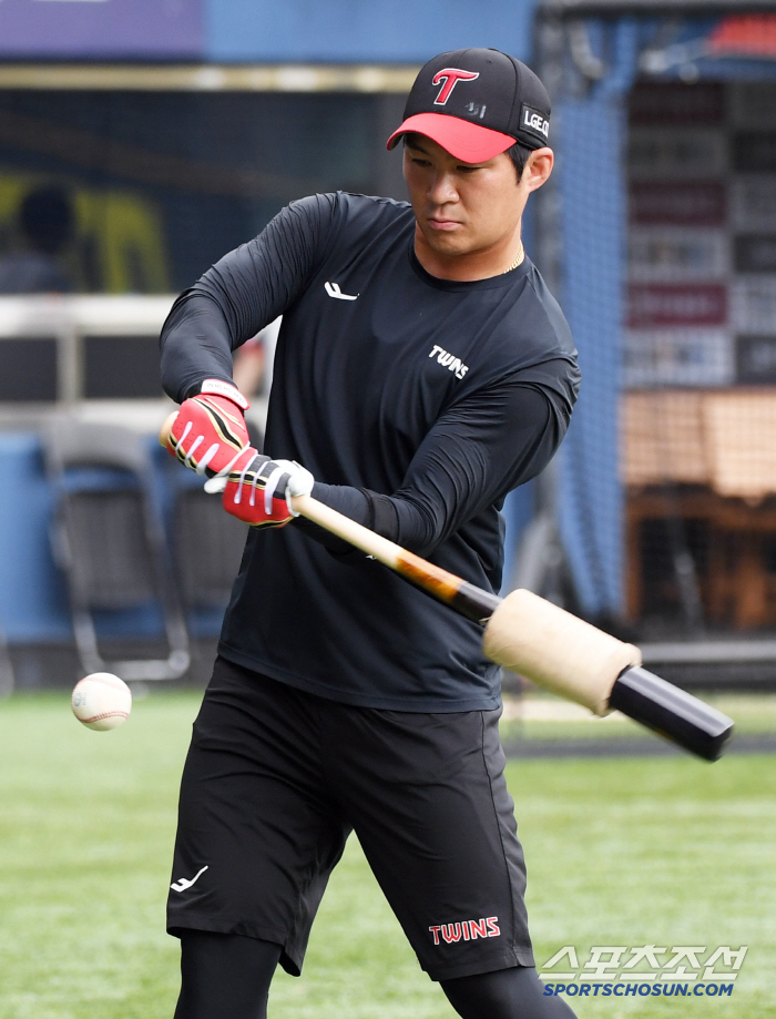  Oh Jihwan, wear a bat ring and make it heavier
