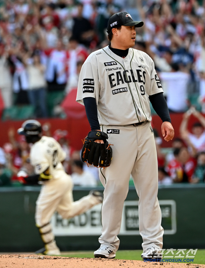  Ryu Hyun-jin, why is that going over