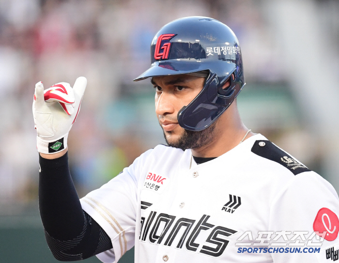  A timely RBI to save Reyes' chance