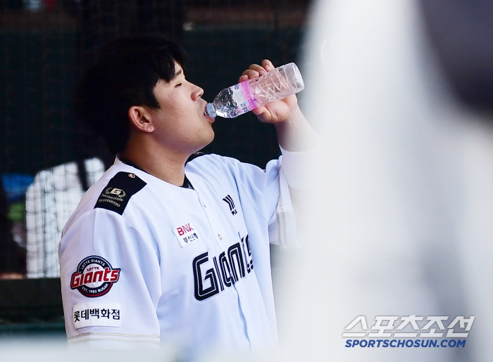  Yoo Kang-nam changed his defense during a fierce defense today as well