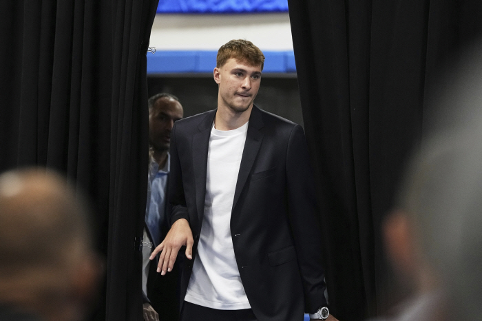 There's no doubt about it! Cooper Flag, the No. 0 candidate for Rookie of the Year. ESPN, outstanding defense  position in Dallas  white superstar symbolism