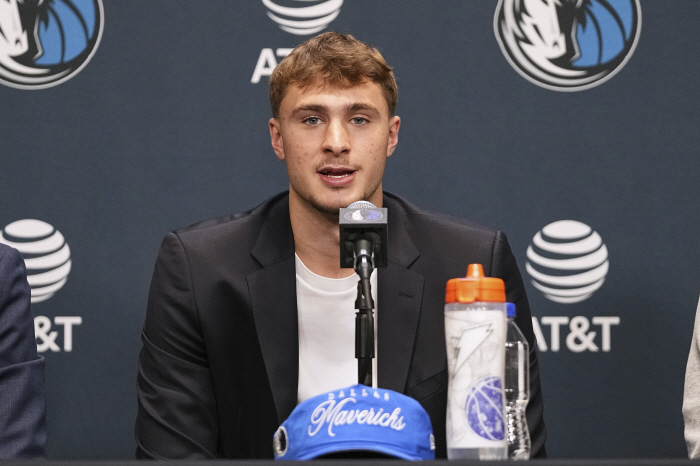 There's no doubt about it! Cooper Flag, the No. 0 candidate for Rookie of the Year. ESPN, outstanding defense  position in Dallas  white superstar symbolism