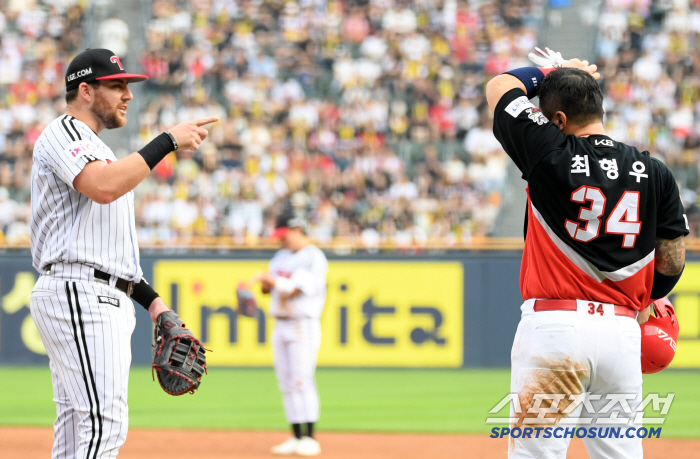 The tiger's energy is scary. Austin, who was born in 1983, admired the hit by Choi Hyung-woo. Yesterday and today, he already had four hits