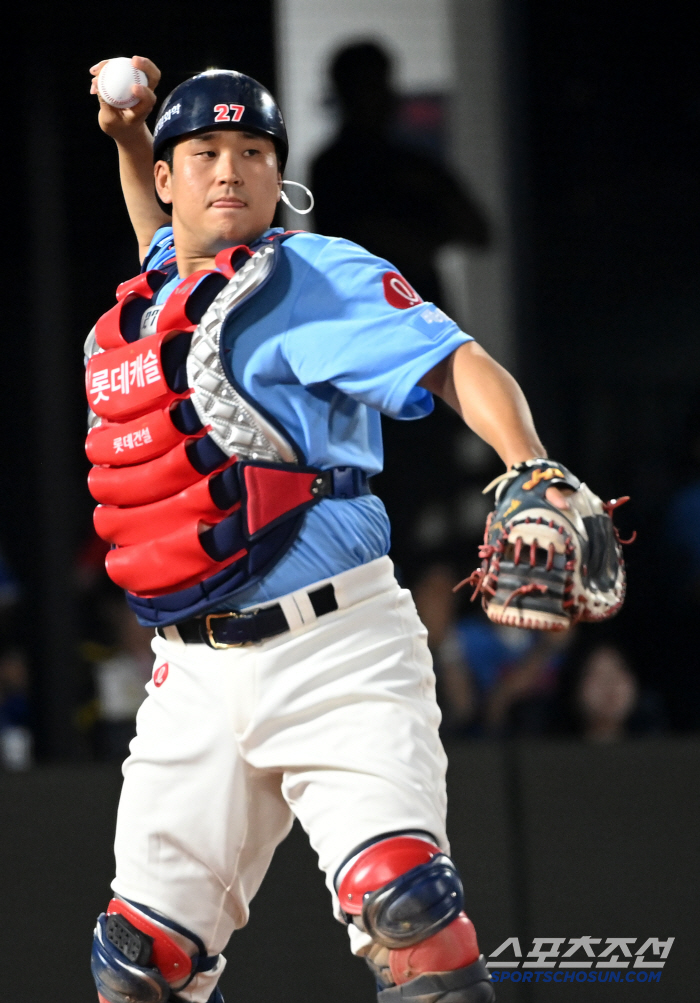 You can't sweep! Lotte, Park Chan-hyung of the Independent League, will return to second base  Yoo Kang-nam's home turf