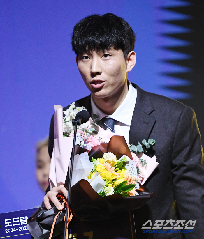 1.2 billion Hwang Taek's 800 million Yang Hyo-jin, Kang So-hwi, the V-League's annual salary king in the 2025-2026 season 