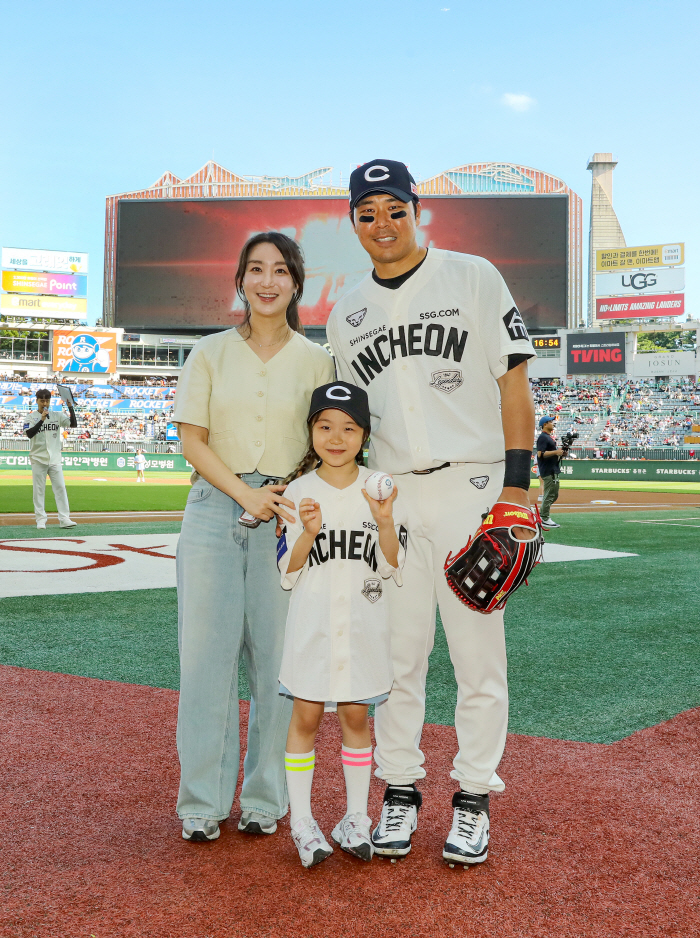 Achieving the goal of joining the team → Winning fairy daughter's first pitch and a decisive shot...You did a great job, Yoo Sum