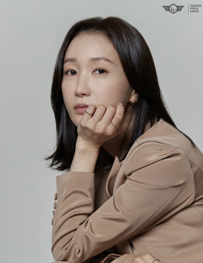Actor Oh Yeon-ah, the play cast of my uncle...a character who agonizes between reason and emotion