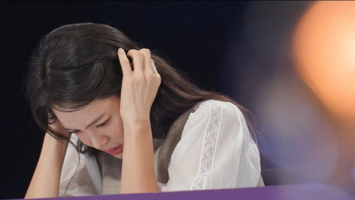 Ahn Hyun-mo murders his lawyer's wife → scattered blood in the house... I can't breathe just thinking about it (smoking gun)