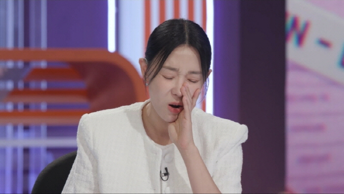 Ahn Hyun-mo murders his lawyer's wife → scattered blood in the house... I can't breathe just thinking about it (smoking gun)