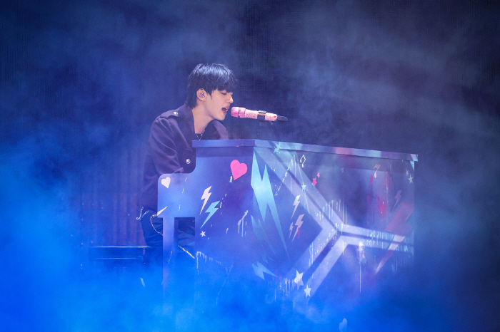 BTS Jin Composes His First Fan Concert With All-Time Fan Love...Full group viewing → Wendy and Choi Ye Na guest