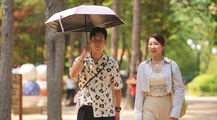 Chun Myung-hoon, CEO from Miss China, is the first of the 0 relationship from the first date...I hate you! Bye, it's ZYN. (Bridesmaid's class)