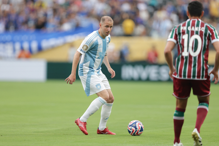  Ulsan has caught Bojanic, the core of the midfield...Successful Renewal of 2 Years, Speed of Reorganization of Foreign Players