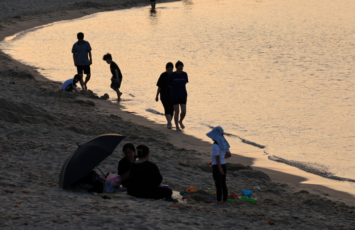First tropical night such as Seoul...3 Tips for Sleeping in the Summer Night