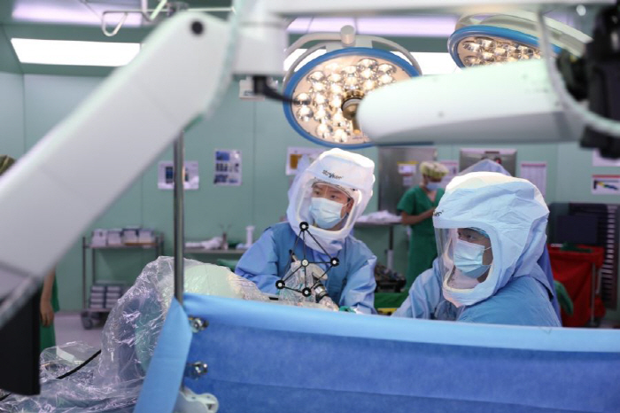Hallym University Dongdong Elastic Heart Hospital implements artificial hip arthroplasty to prevent dislocation without muscle incision