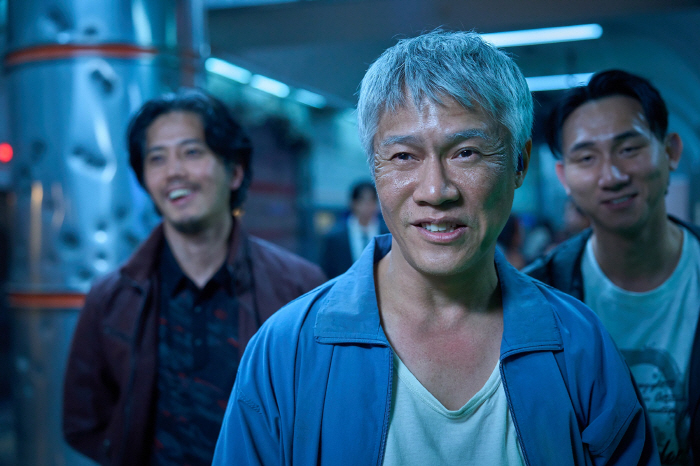 Jung Sung-il, a grim smile with a knife...I changed my face from an omniscient perspective