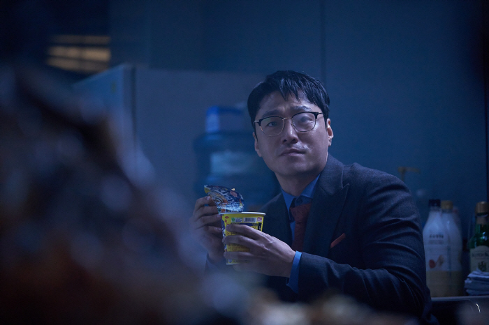 Jung Sung-il, a grim smile with a knife...I changed my face from an omniscient perspective