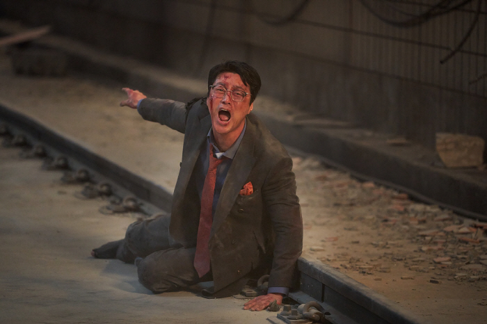 Jung Sung-il, a grim smile with a knife...I changed my face from an omniscient perspective