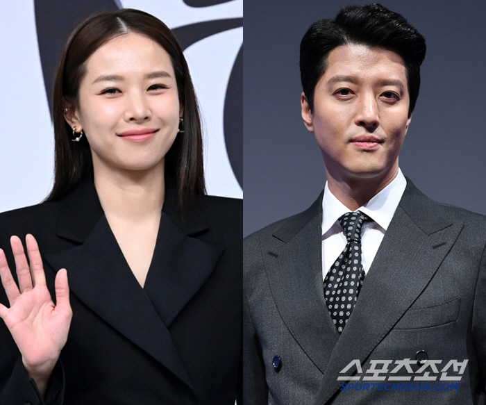 Lee Dong-gun, a divorce lawyer, stopped Cho Yoon-hee from divorcing him