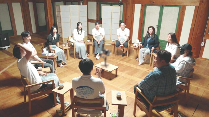 Oh Eunyoung, mask girl is so hard On the first day of the camp, I was shocked by the unauthorized departure of the temple stay (Oh Eun-young Stay)