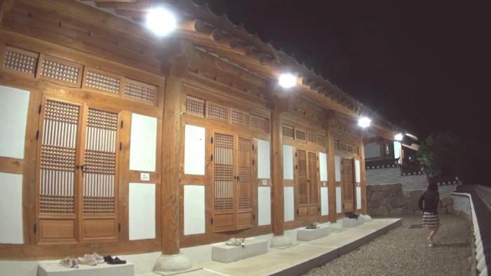 Oh Eunyoung, mask girl is so hard On the first day of the camp, I was shocked by the unauthorized departure of the temple stay (Oh Eun-young Stay)