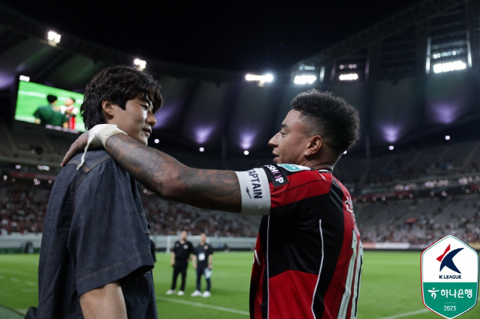  The moment to decide as a captain Lingard professional player facing Ki Sung-yueng