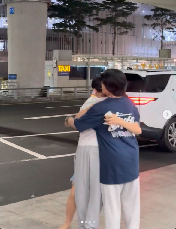 Park Eun-hye reunites with twins who went to study with her ex-husband...Thank you for staying strong